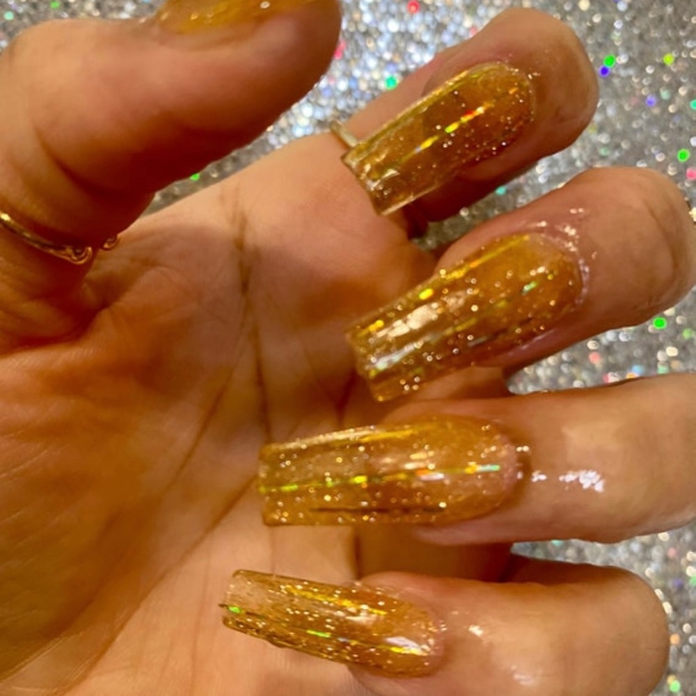 Press on nails